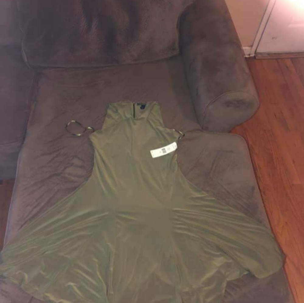 Dress - Picture 2 of 4